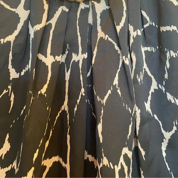 Dana Buchman Women’s Sleeveless Chain Neck Blouse Blk/Beige Silky Feel Large EUC - Picture 5 of 10